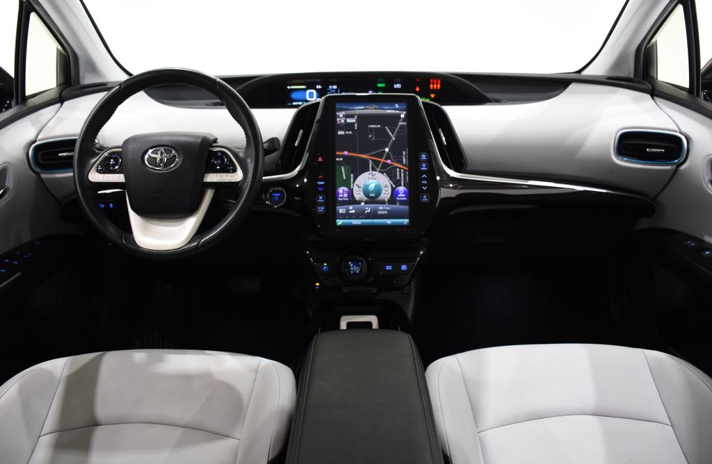 2018 Toyota Prius Four 8