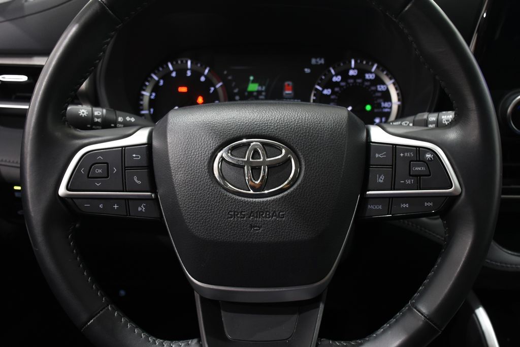 2024 Toyota Highlander LE 10