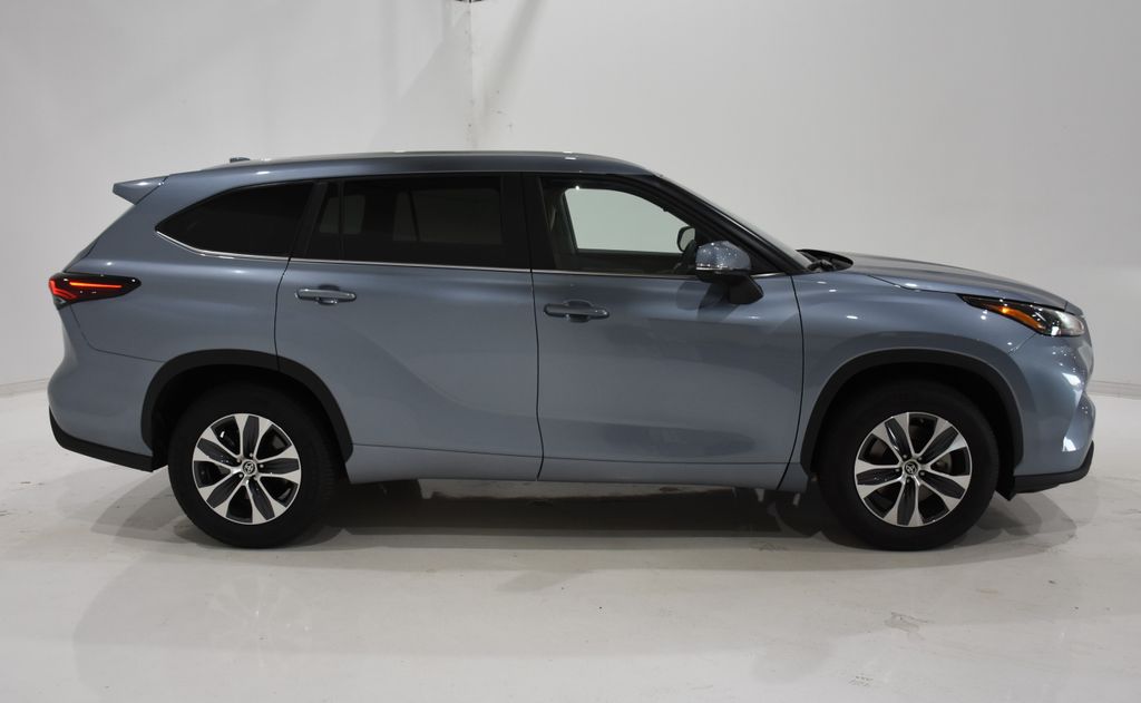 2024 Toyota Highlander LE 3