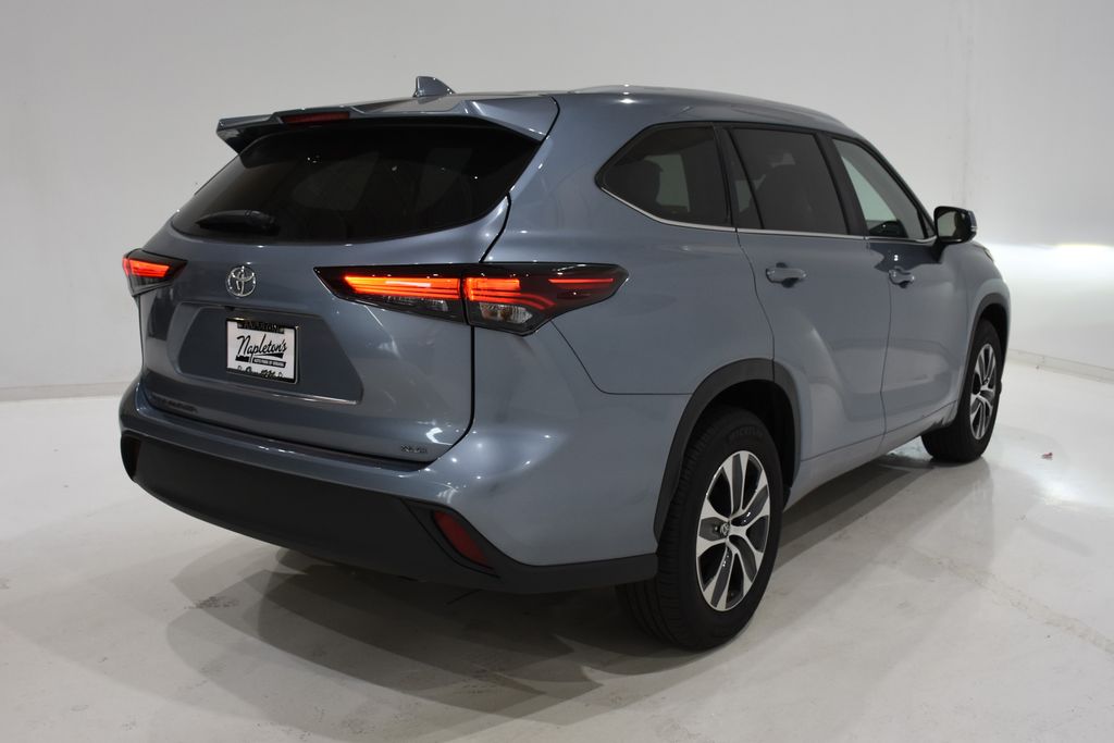 2024 Toyota Highlander LE 4