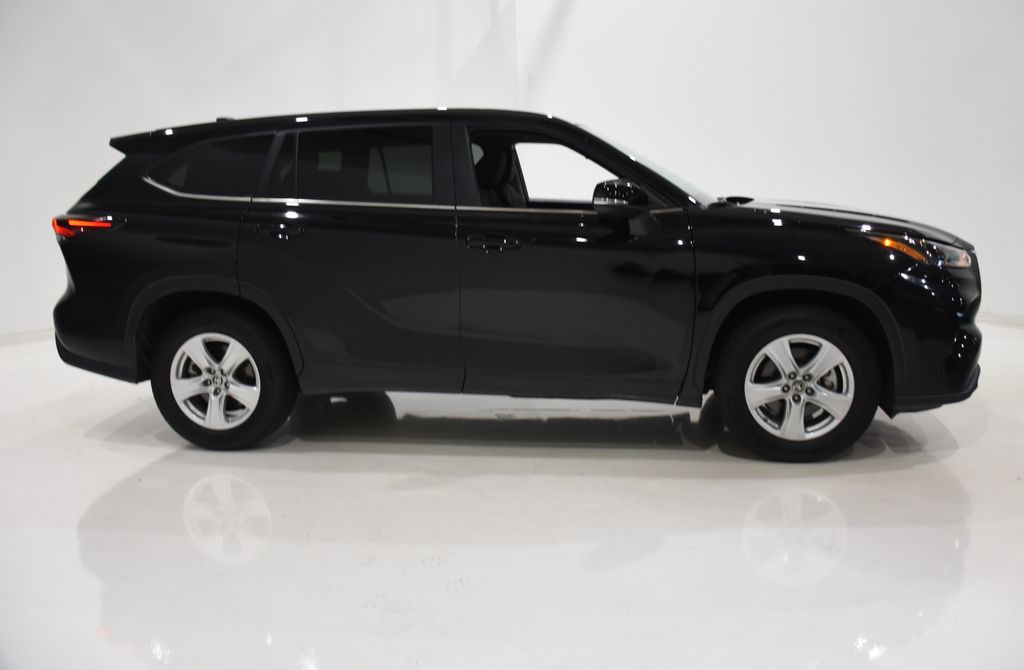 2024 Toyota Highlander LE 3