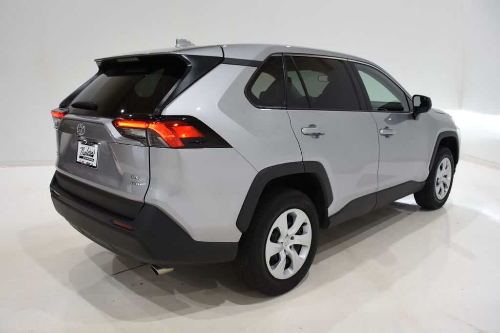 2023 Toyota RAV4 LE 4