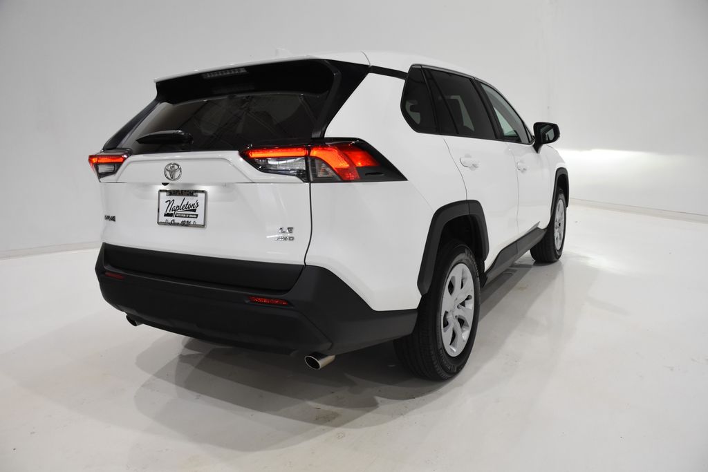 2023 Toyota RAV4 LE 4