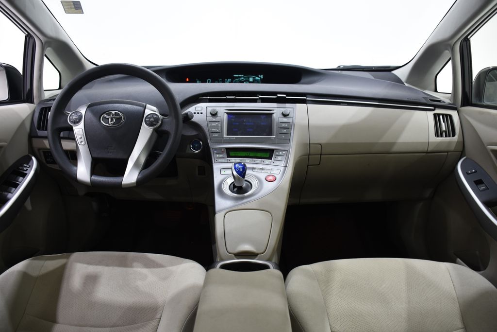 2015 Toyota Prius Three 8