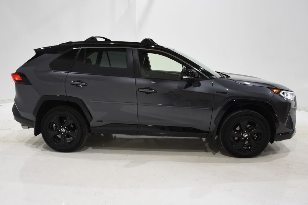 2021 Toyota RAV4 Hybrid XSE 3