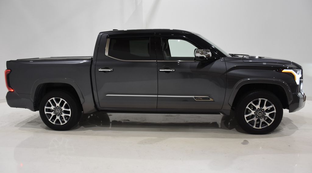 2022 Toyota Tundra Hybrid 1794 Edition 3