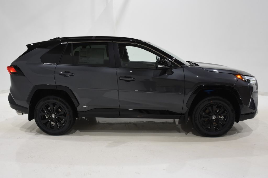 2024 Toyota RAV4 Hybrid XSE 3