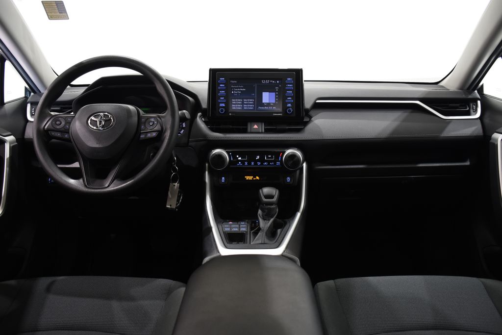 2022 Toyota RAV4 LE 8