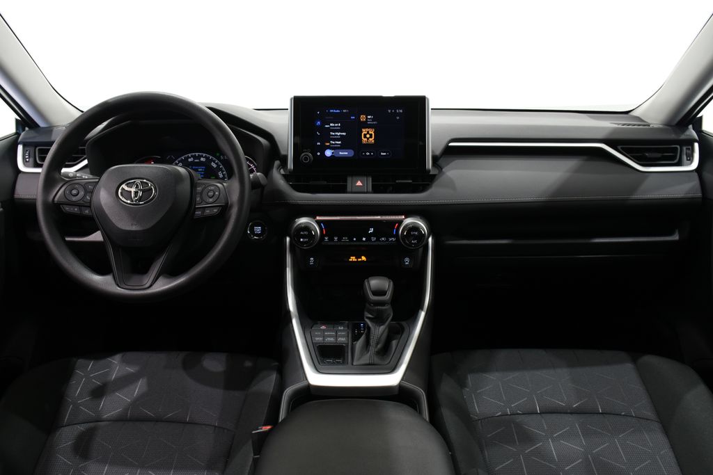 2024 Toyota RAV4 XLE 8