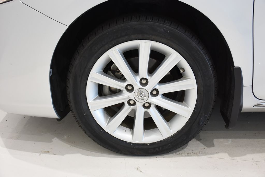 2013 Toyota Camry Hybrid XLE 6