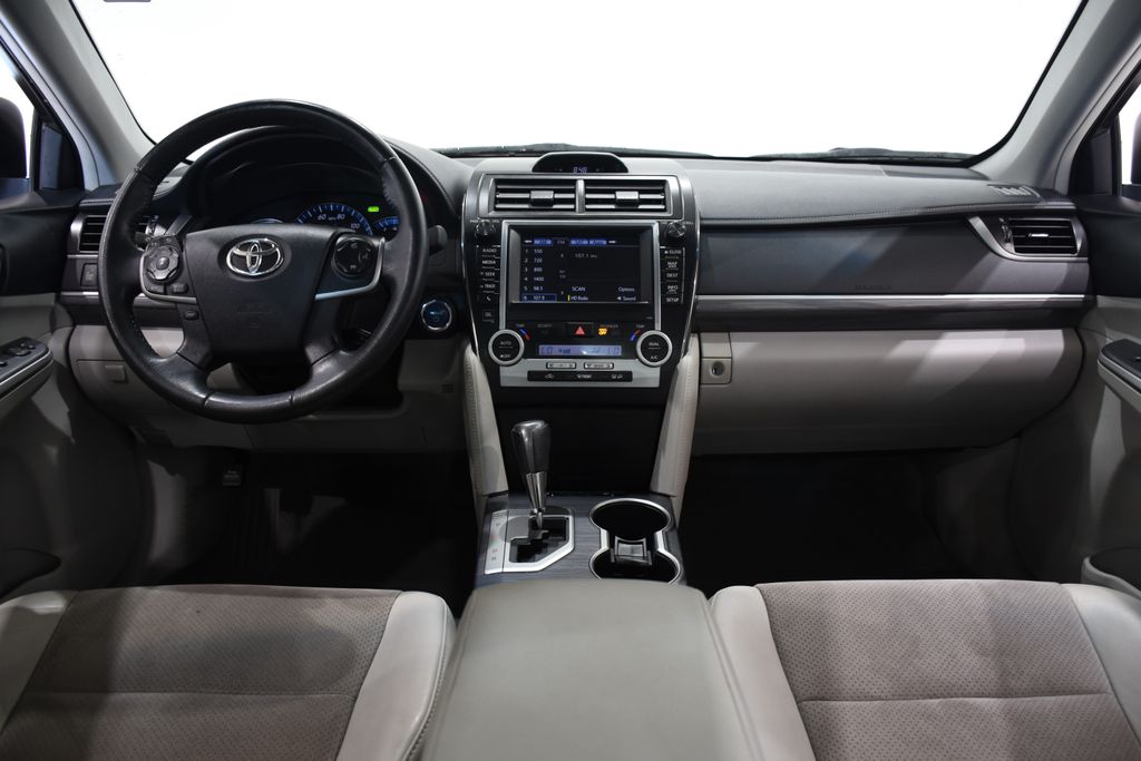 2013 Toyota Camry Hybrid XLE 8