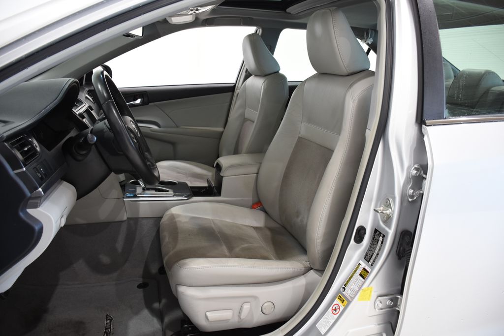 2013 Toyota Camry Hybrid XLE 17