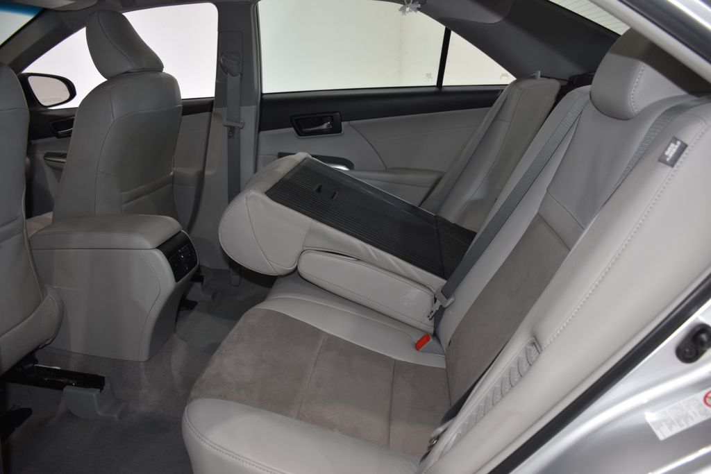 2013 Toyota Camry Hybrid XLE 24