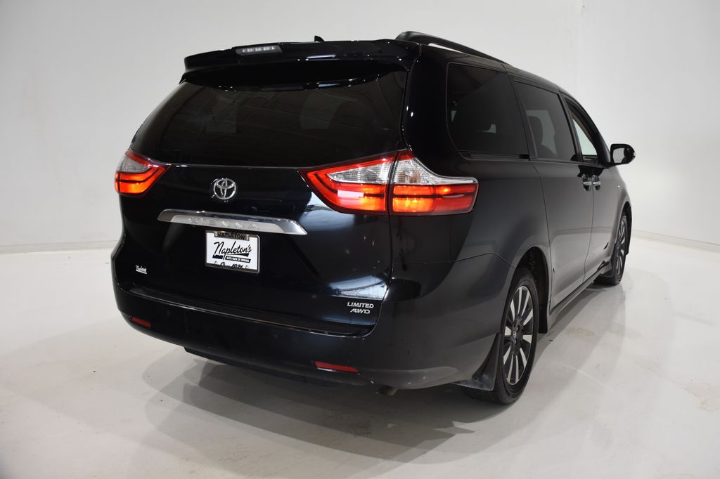 2019 Toyota Sienna Limited Premium 3