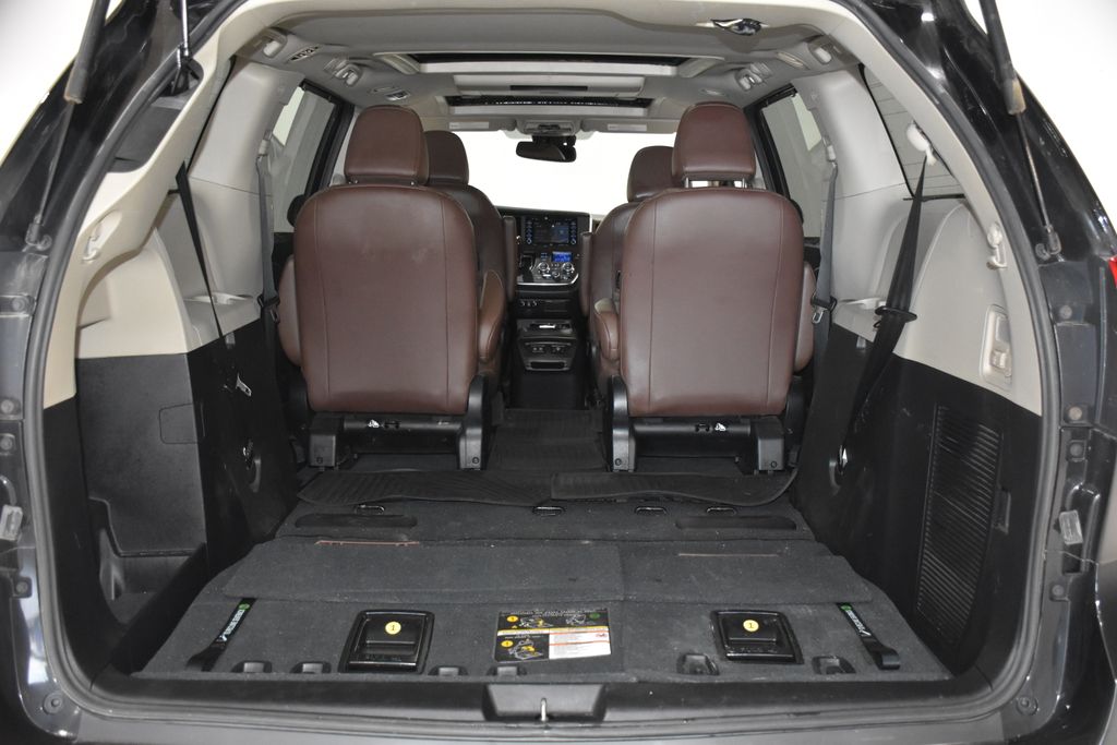 2019 Toyota Sienna Limited Premium 21