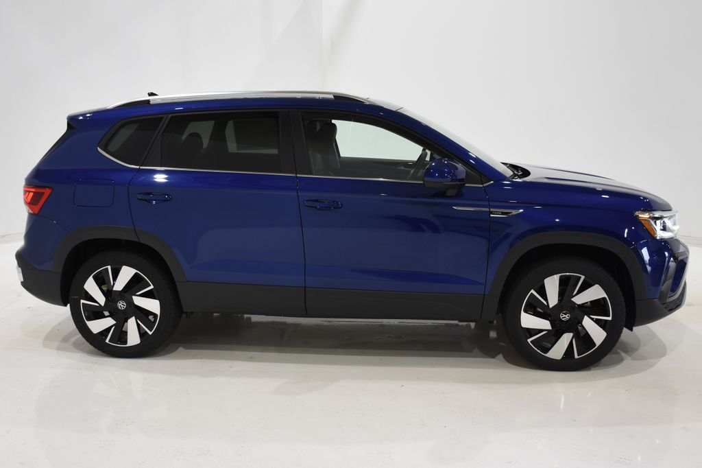 2024 Volkswagen Taos 1.5T SEL 3