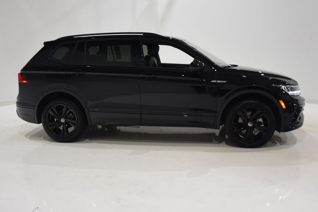 2024 Volkswagen Tiguan 2.0T SE R-Line Black 3