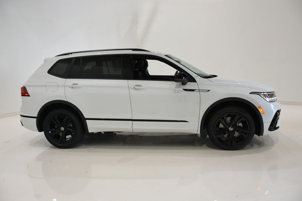 2024 Volkswagen Tiguan 2.0T SE R-Line Black 3