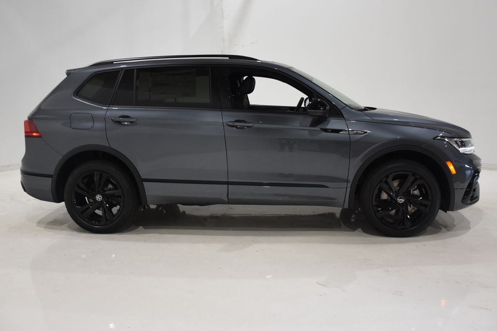 2024 Volkswagen Tiguan 2.0T SE R-Line Black 3