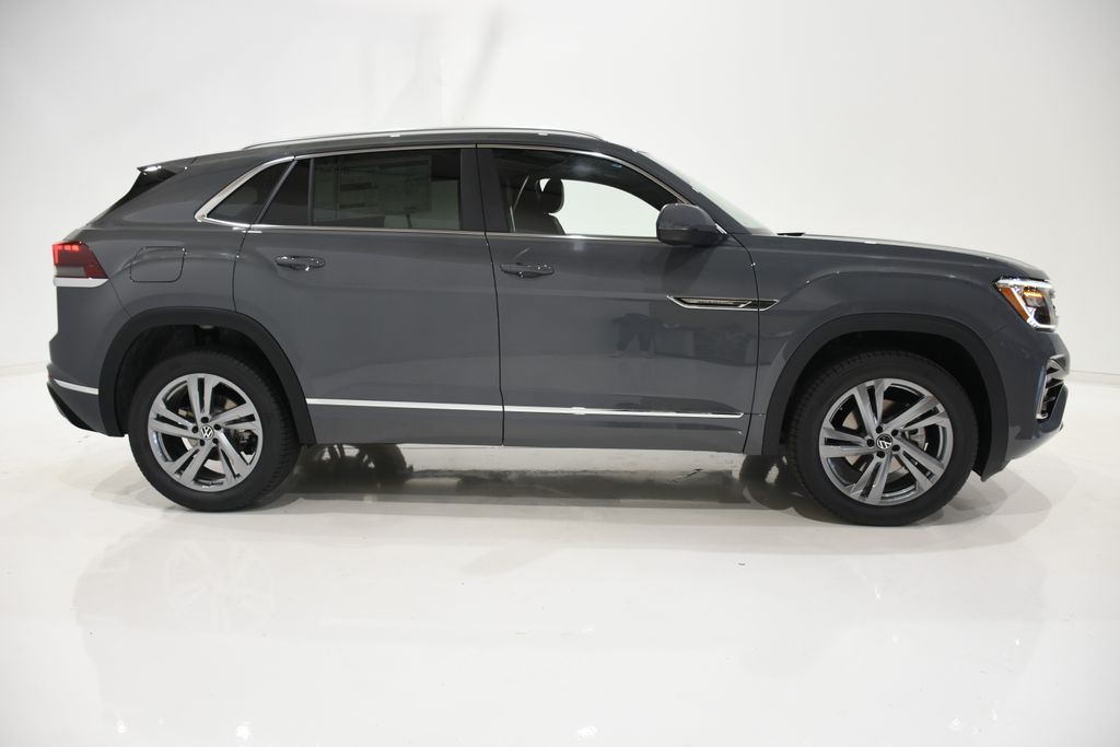 2024 Volkswagen Atlas Cross Sport 2.0T SEL R-Line 3