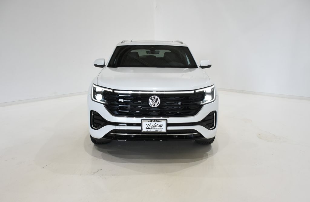 2024 Volkswagen Atlas Cross Sport 2.0T SEL R-Line 2