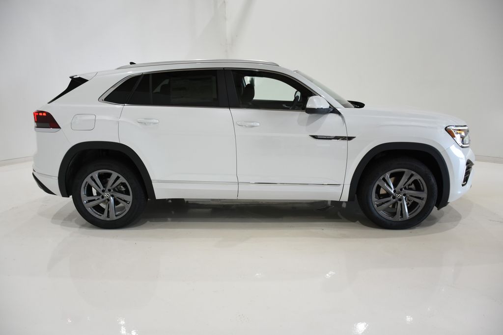 2024 Volkswagen Atlas Cross Sport 2.0T SEL R-Line 3