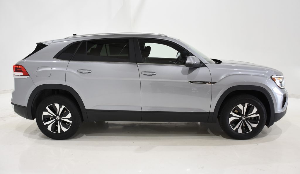 2024 Volkswagen Atlas Cross Sport 2.0T SE 3