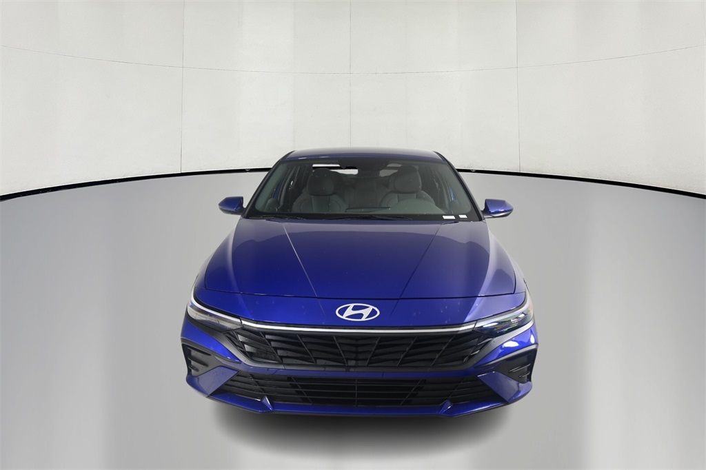 2024 Hyundai Elantra SE 2