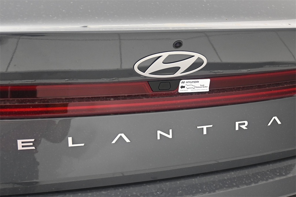 2024 Hyundai Elantra Limited 8