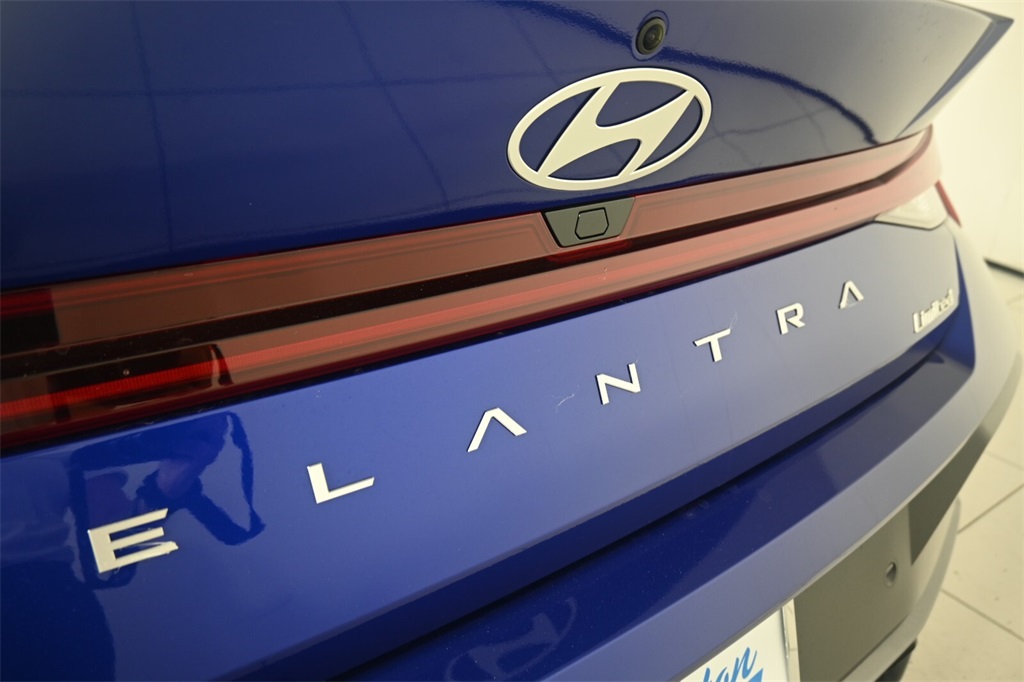 2024 Hyundai Elantra Limited 8