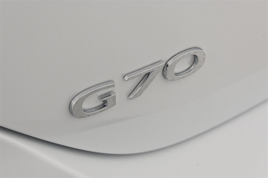 2025 Genesis G70 2.5T 8