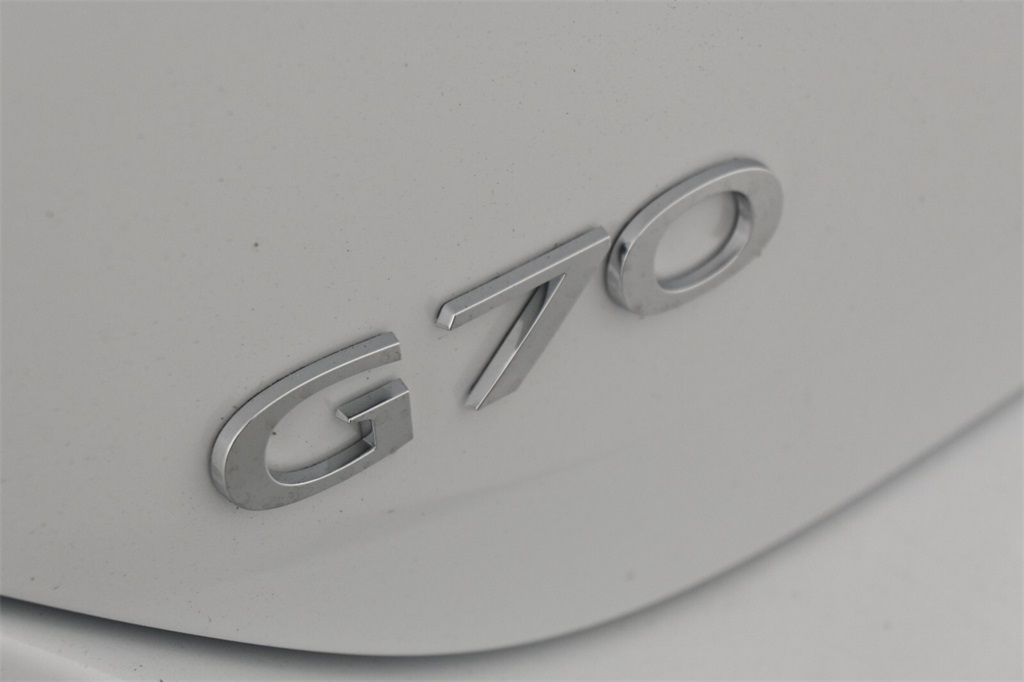 2025 Genesis G70 2.5T 8