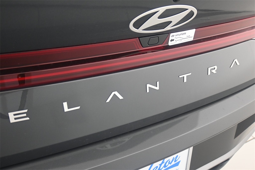 2025 Hyundai Elantra SEL 8