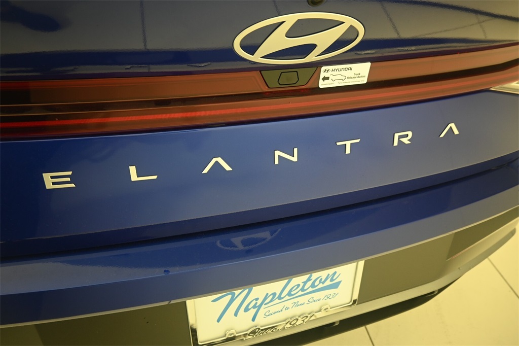 2025 Hyundai Elantra SEL 8