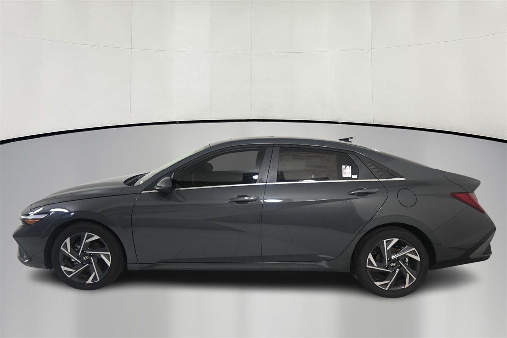 2025 Hyundai Elantra SEL 4