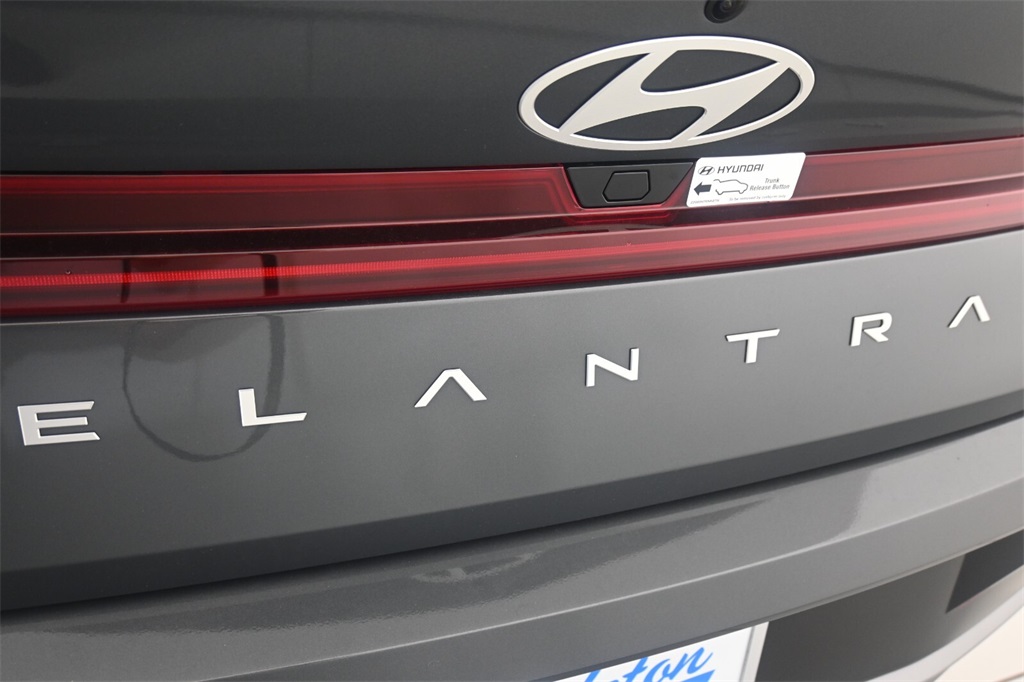 2025 Hyundai Elantra SEL 8