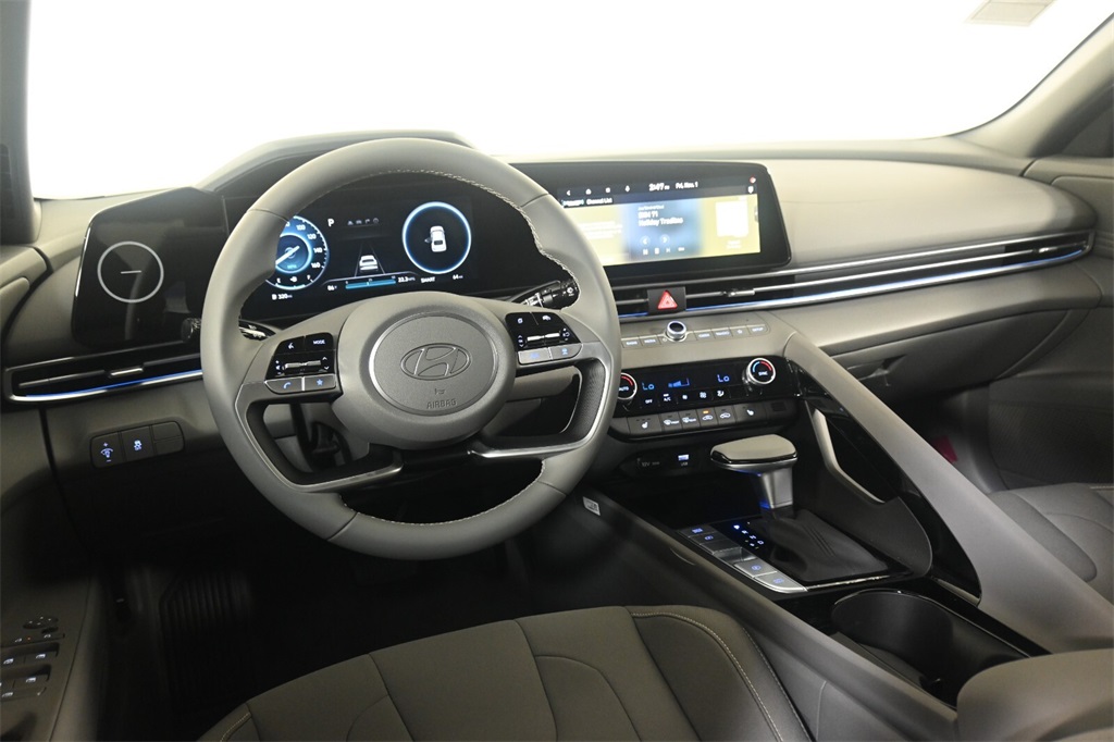 2025 Hyundai Elantra SEL 11