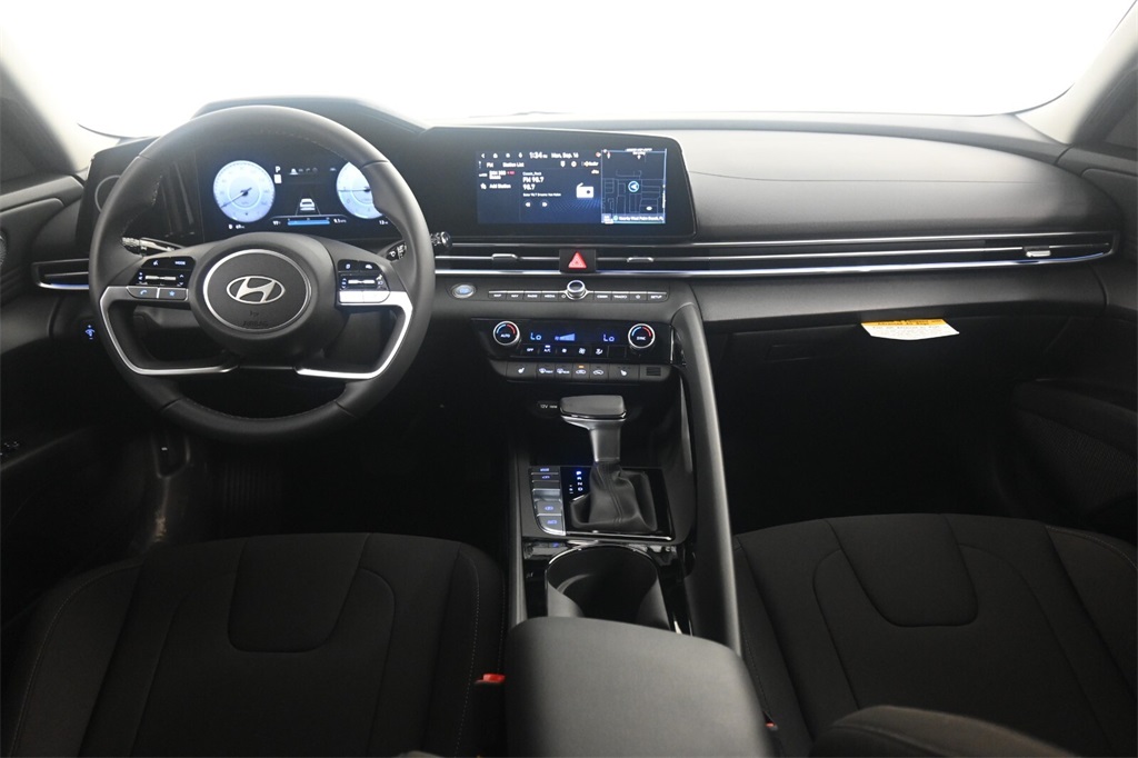 2025 Hyundai Elantra SEL 14