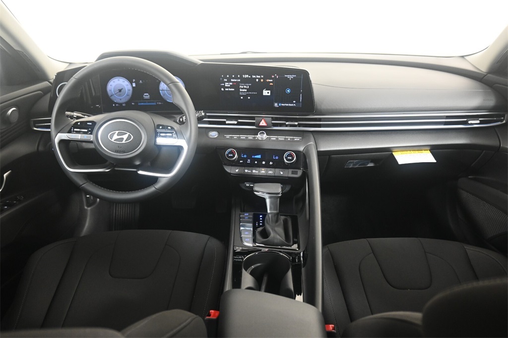 2025 Hyundai Elantra SEL 14