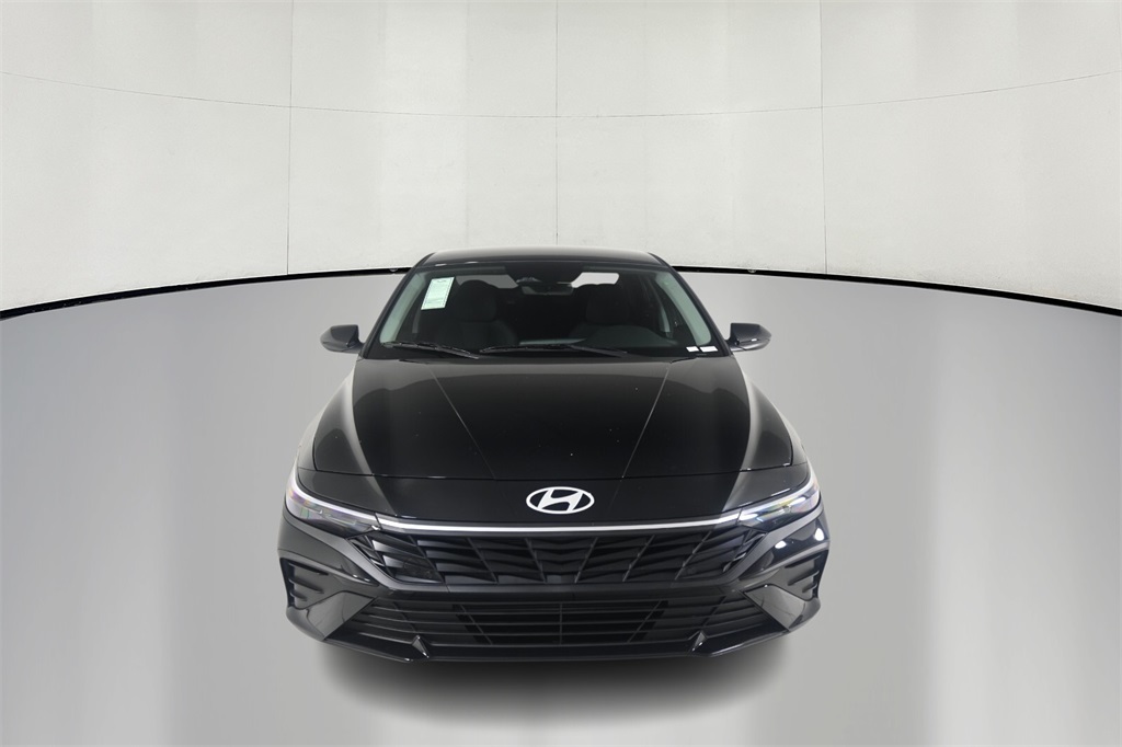 2025 Hyundai Elantra SE 2