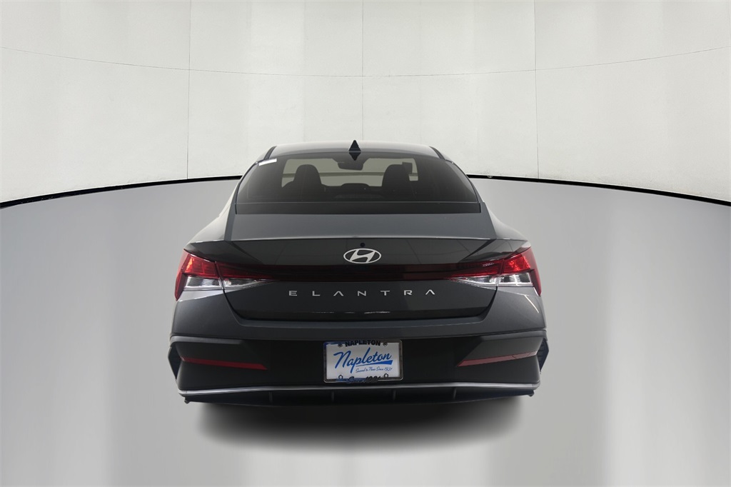 2025 Hyundai Elantra SE 7