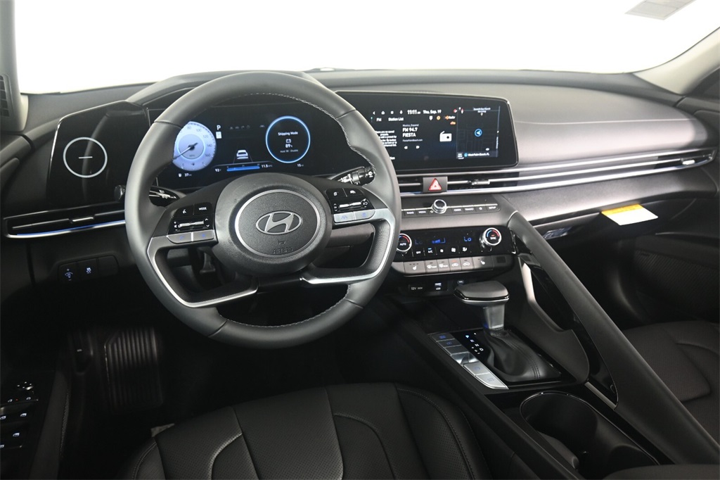 2025 Hyundai Elantra Limited 11