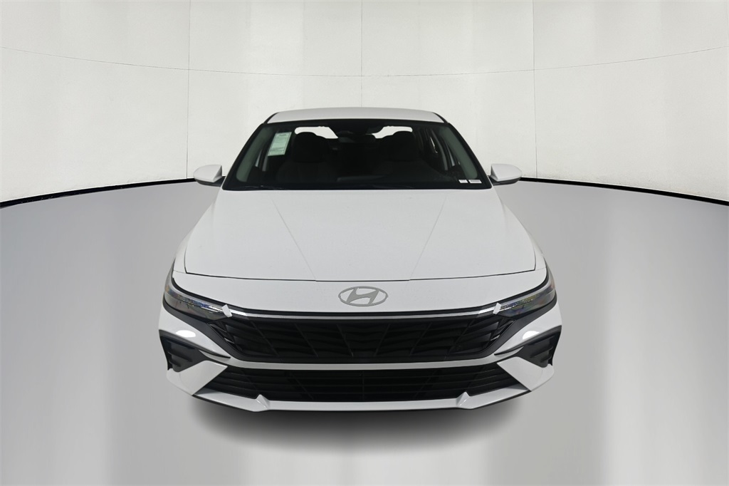 2025 Hyundai Elantra SE 2