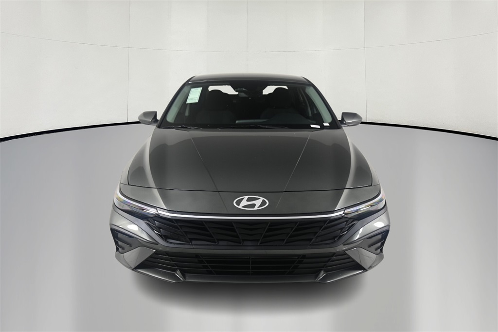 2025 Hyundai Elantra SE 2