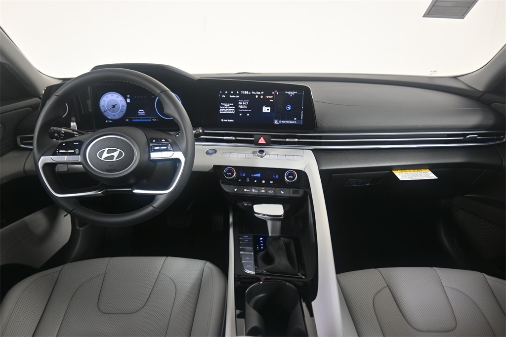 2025 Hyundai Elantra Limited 14