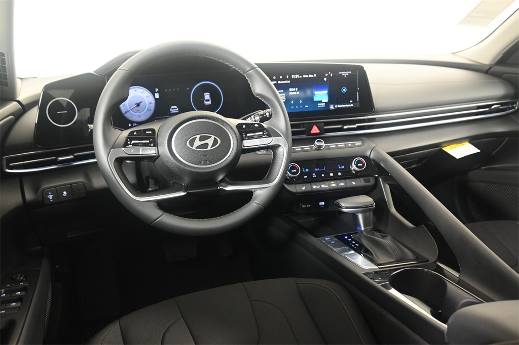 2025 Hyundai Elantra SEL 11