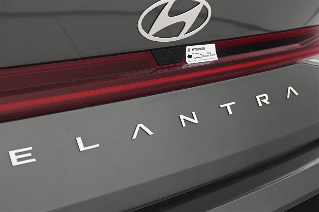 2025 Hyundai Elantra SEL 8