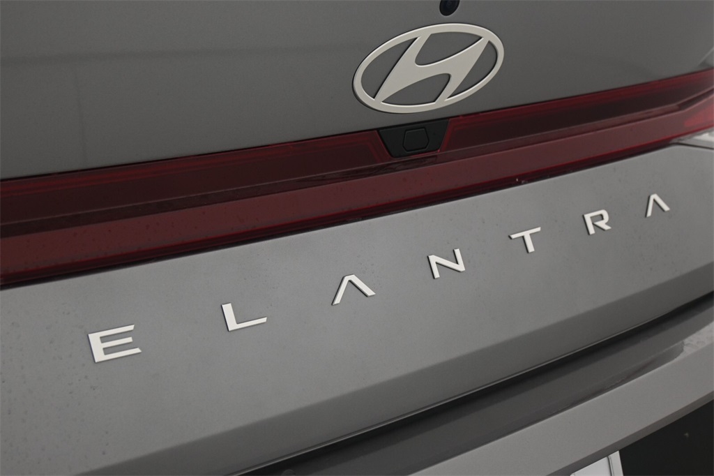 2025 Hyundai Elantra SEL 8