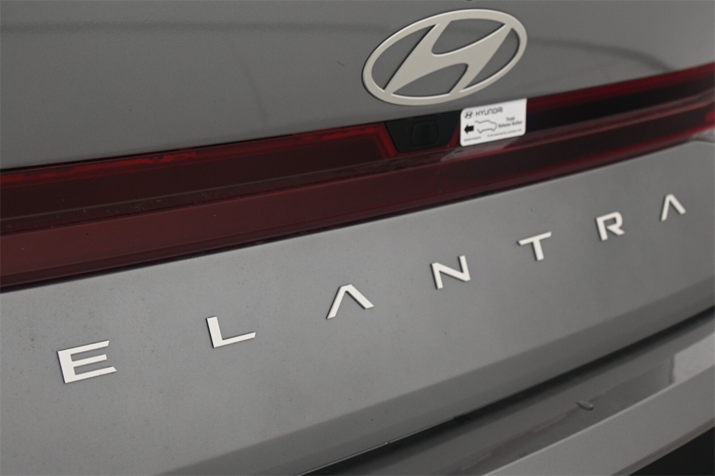 2025 Hyundai Elantra SEL 8