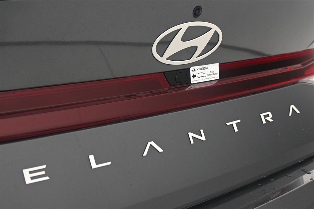 2025 Hyundai Elantra SEL 8